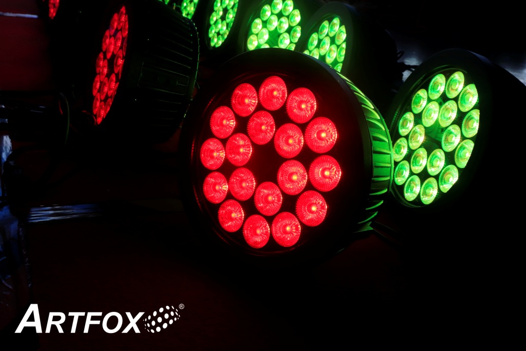 Par Light Outdoor:18x15W RGBWA-UV 6-in-1, IP65, PowerCon